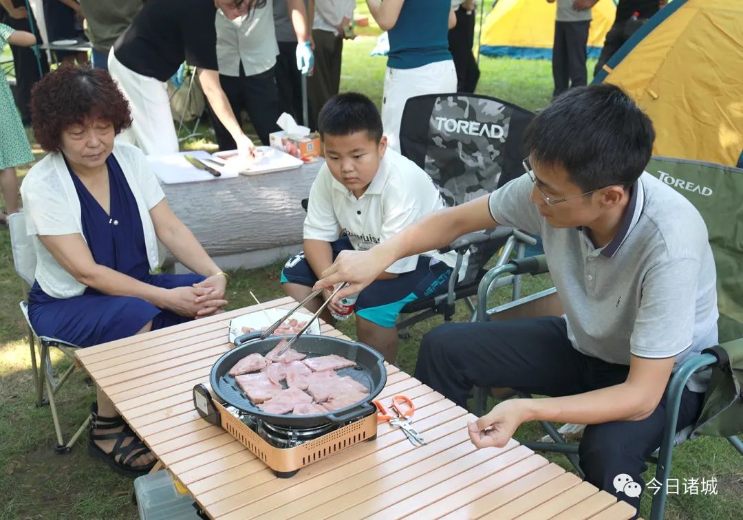 见过200公斤的大火腿吗？快来潍坊诸城得利斯“烧烤美食节”尝个鲜