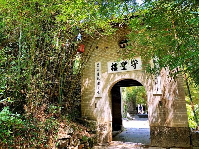 十八酿、豆豉宴、黄焖鸡！去广西袖珍古镇吃最绝的三道菜 | 赏味
