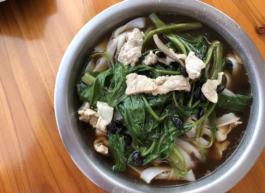 十八酿、豆豉宴、黄焖鸡！去广西袖珍古镇吃最绝的三道菜 | 赏味