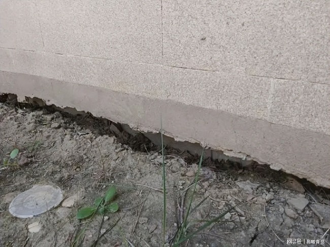 青岛即墨古城多处地面下沉墙体开裂，每年巨额的维修费花到哪去了？