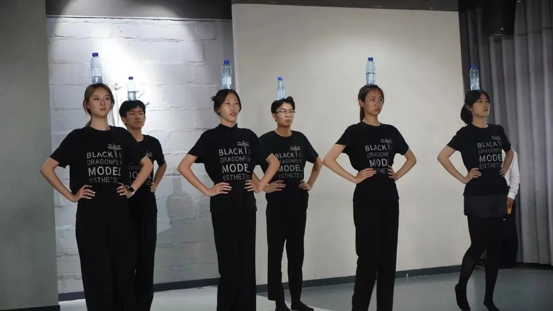 此时好，一生好 | ​黑蜻蜓“有模有样”青少年形体美育班完美收官