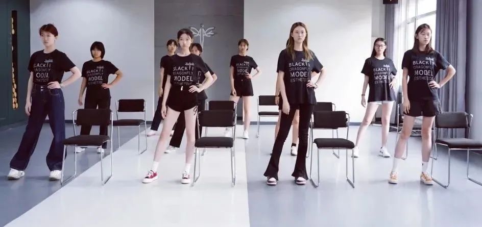 此时好，一生好 | ​黑蜻蜓“有模有样”青少年形体美育班完美收官