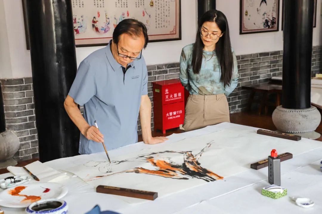 “纪念孔子诞辰2575年书画艺术展”昨日在济宁曲阜颜翰博府开幕