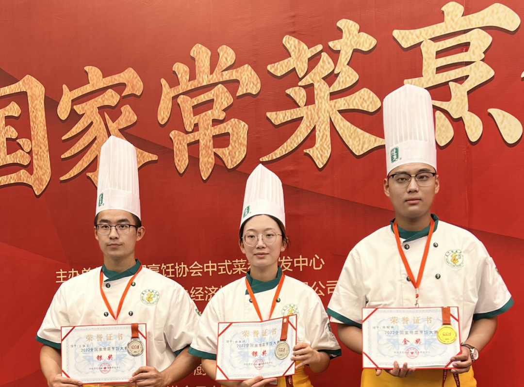 实验室烹饪出“星级大厨”美食，海信“智慧厨房”工程师勇夺全国烹饪大赛金奖