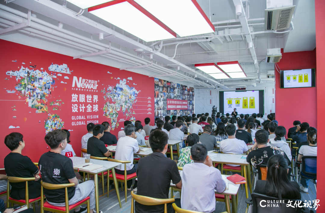 新之航传媒昨日在济南发布自主研发编制的《展馆施工现场vi及安全文明施工标准规范手册4.0》