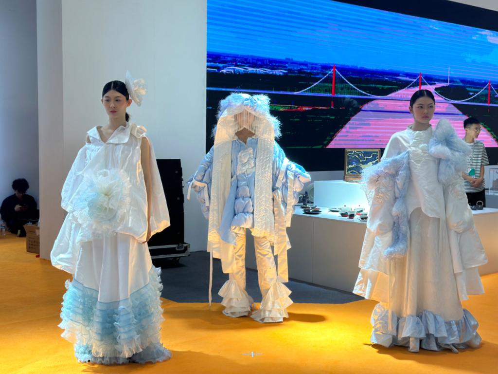 山东工艺美术学院“匠心独运 五秩芳华”专题展区惊艳亮相第四届中国国际文化旅游博览会