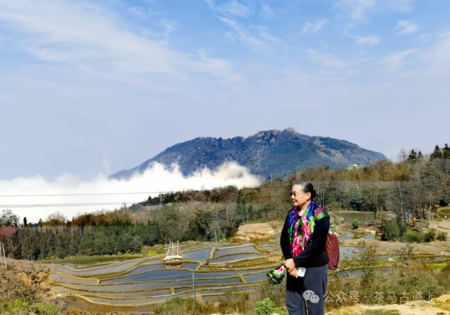 随舒建新重游广西哈尼人村落，再赏元阳梯田美景