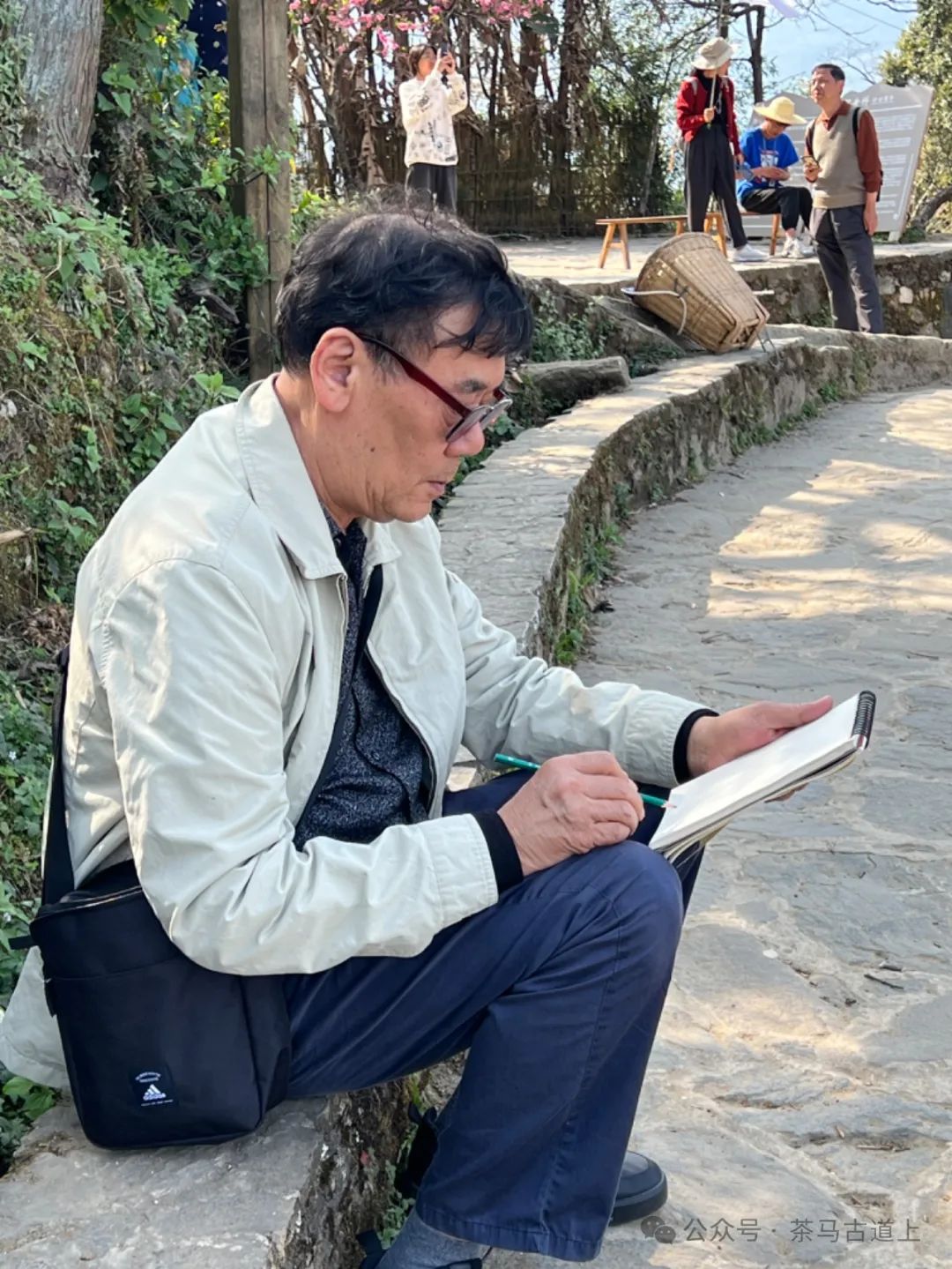 往事一去不复返，只有思念在心头……随舒建新再游云南哈尼民俗村