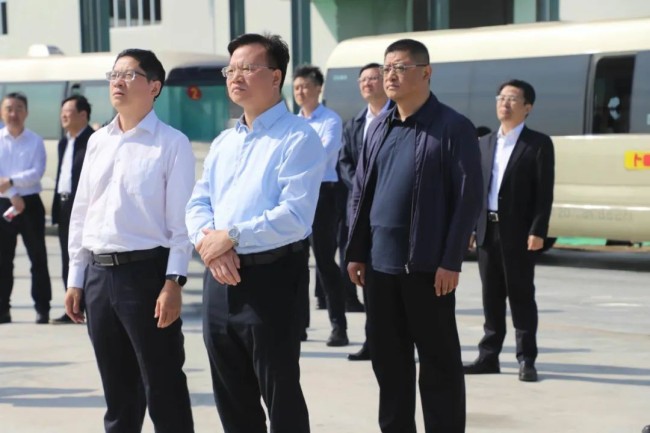 山东省委金融办与省直金融部门及金融企业相关领导一行到华泰化工绿色海洋新材料产业基地观摩指导