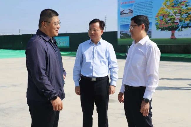 山东省委金融办与省直金融部门及金融企业相关领导一行到华泰化工绿色海洋新材料产业基地观摩指导