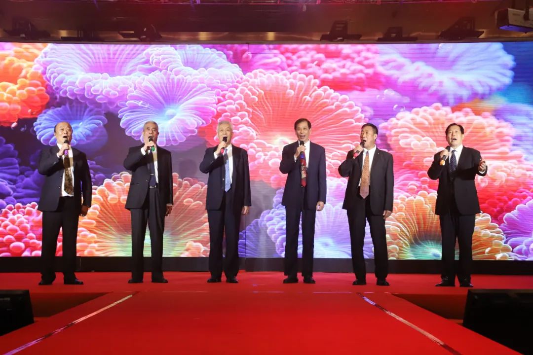 近300名业主带着幸福生活的喜悦赴宴——潍坊恒信青州城市公司举行高质量发展交流会暨业主答谢宴