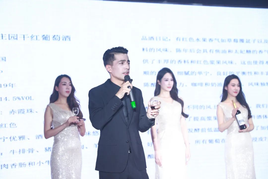 近300名业主带着幸福生活的喜悦赴宴——潍坊恒信青州城市公司举行高质量发展交流会暨业主答谢宴