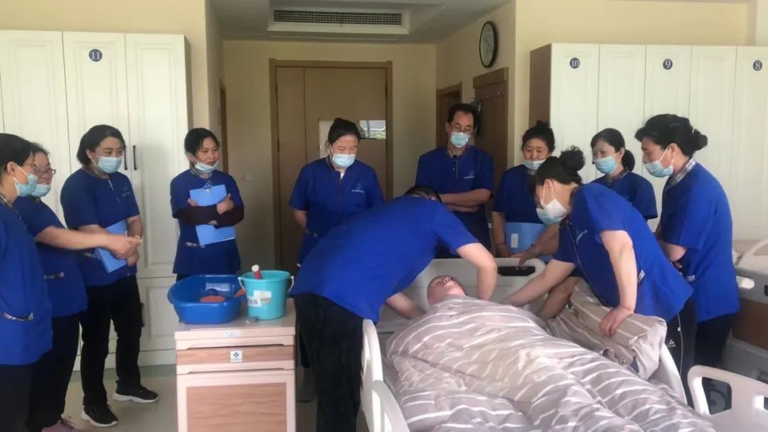 每一位护理员都是合格的“第一救助者”——青岛宏远健康颐养中心为长者的养老生活保驾护航！
