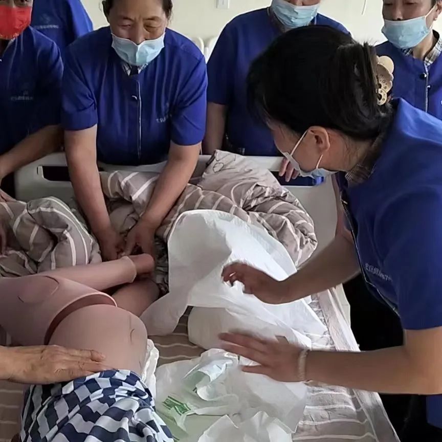 每一位护理员都是合格的“第一救助者”——青岛宏远健康颐养中心为长者的养老生活保驾护航！