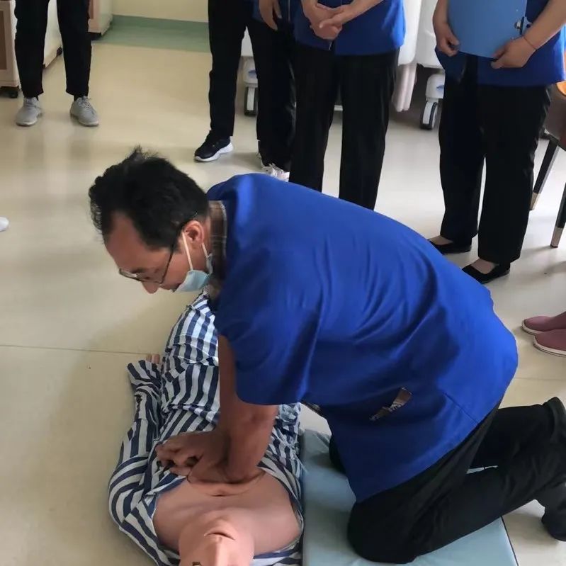 每一位护理员都是合格的“第一救助者”——青岛宏远健康颐养中心为长者的养老生活保驾护航！