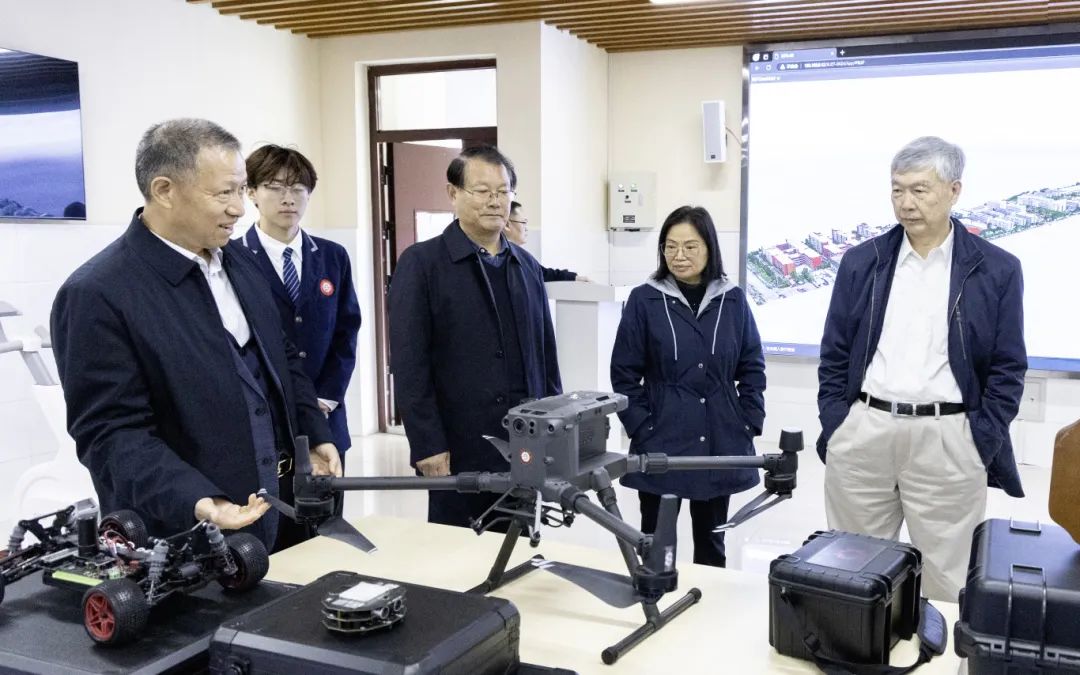 山东工程职业技术大学特邀中国工程院李培根院士到校指导，共同探讨ai与教育变革
