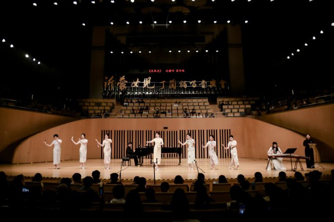 “沂蒙女儿——丁兰独唱音乐会”昨晚在山东省会大剧院圆满举行