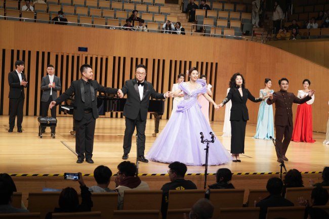 “沂蒙女儿——丁兰独唱音乐会”昨晚在山东省会大剧院圆满举行