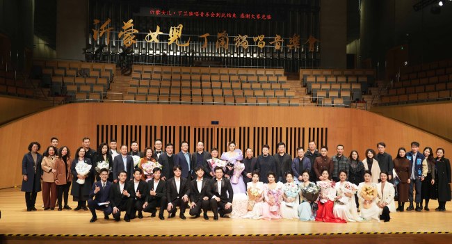 “沂蒙女儿——丁兰独唱音乐会”昨晚在山东省会大剧院圆满举行