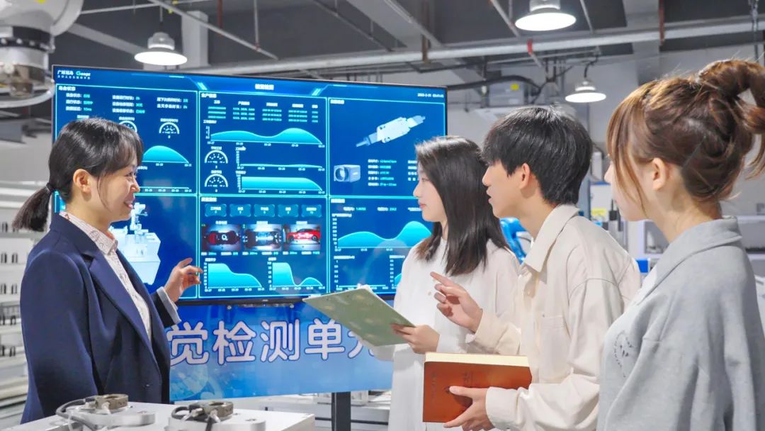 30年投入超百亿，培养近20万毕业生——李书福：吉利要把教育公益事业做成千秋大业