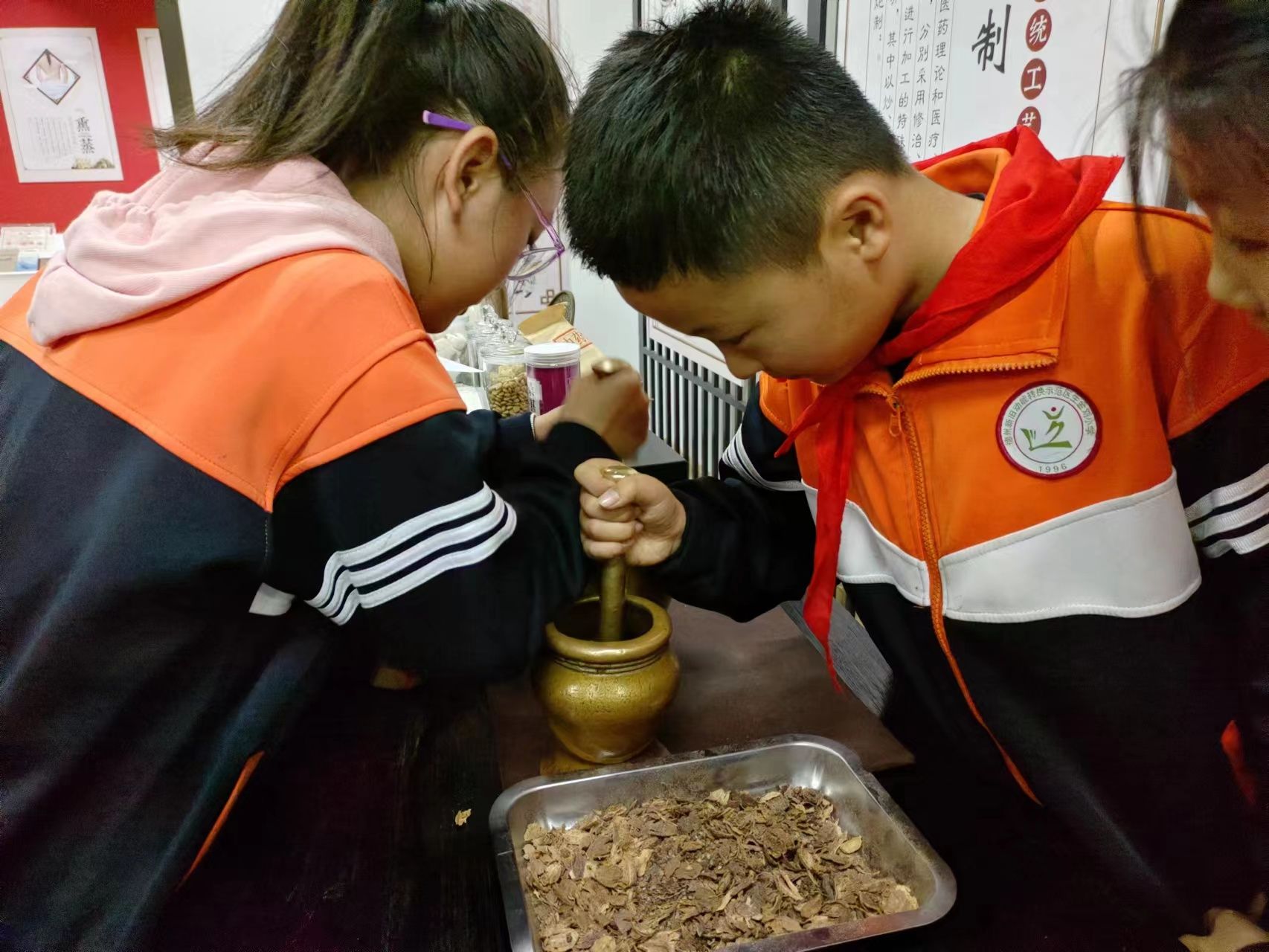 山师大天衢新区杨庄实验小学以劳动教育为抓手，多措并举构建全环境育人体系