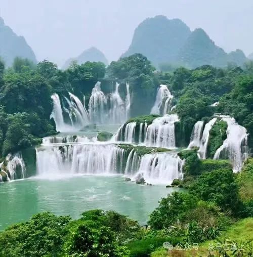 与舒建新一同领略广西德天跨国大瀑布的壮观，感受大自然的鬼斧神工