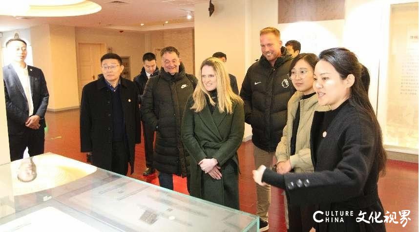 英国驻华大使馆文化教育处公使衔参赞露西·菲利普森一行访问山东体育学院