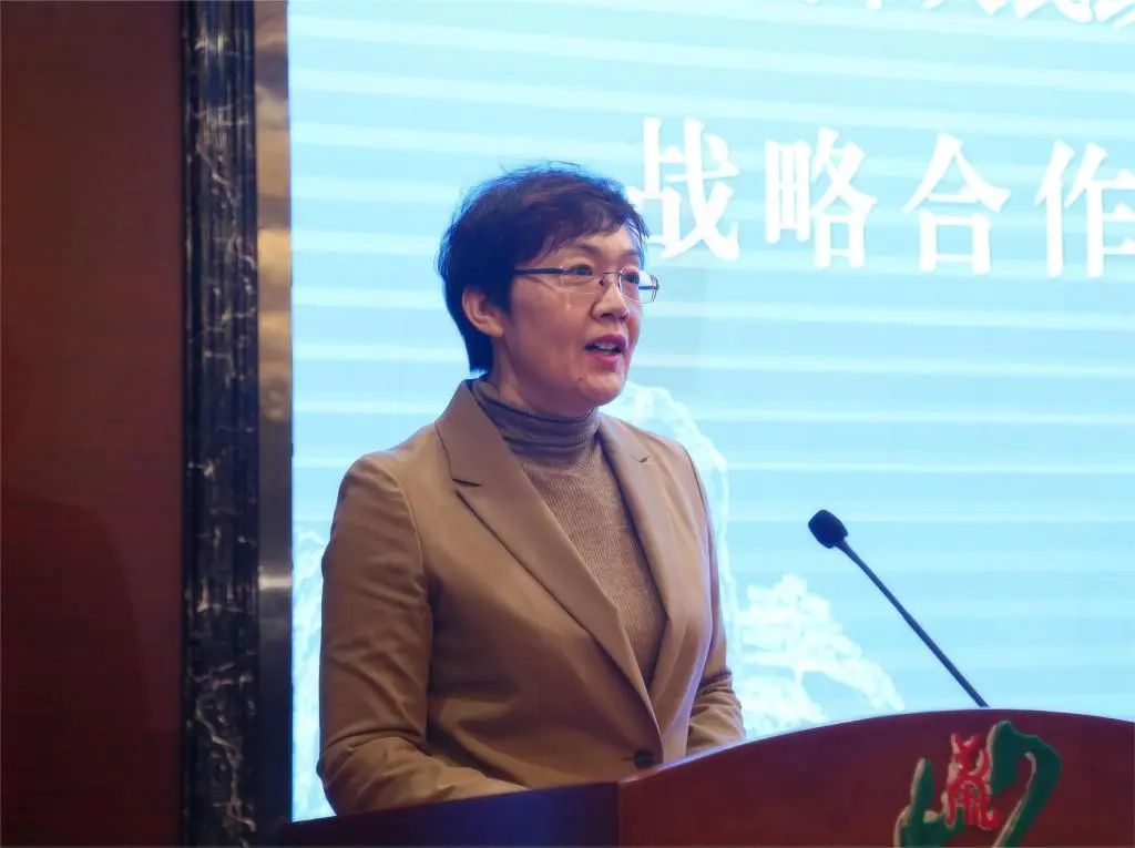 山东工艺美术学院与泰安市人民政府签署战略合作框架协议