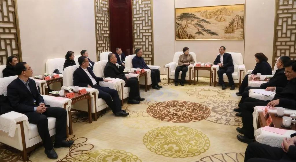 山东工艺美术学院与泰安市人民政府签署战略合作框架协议