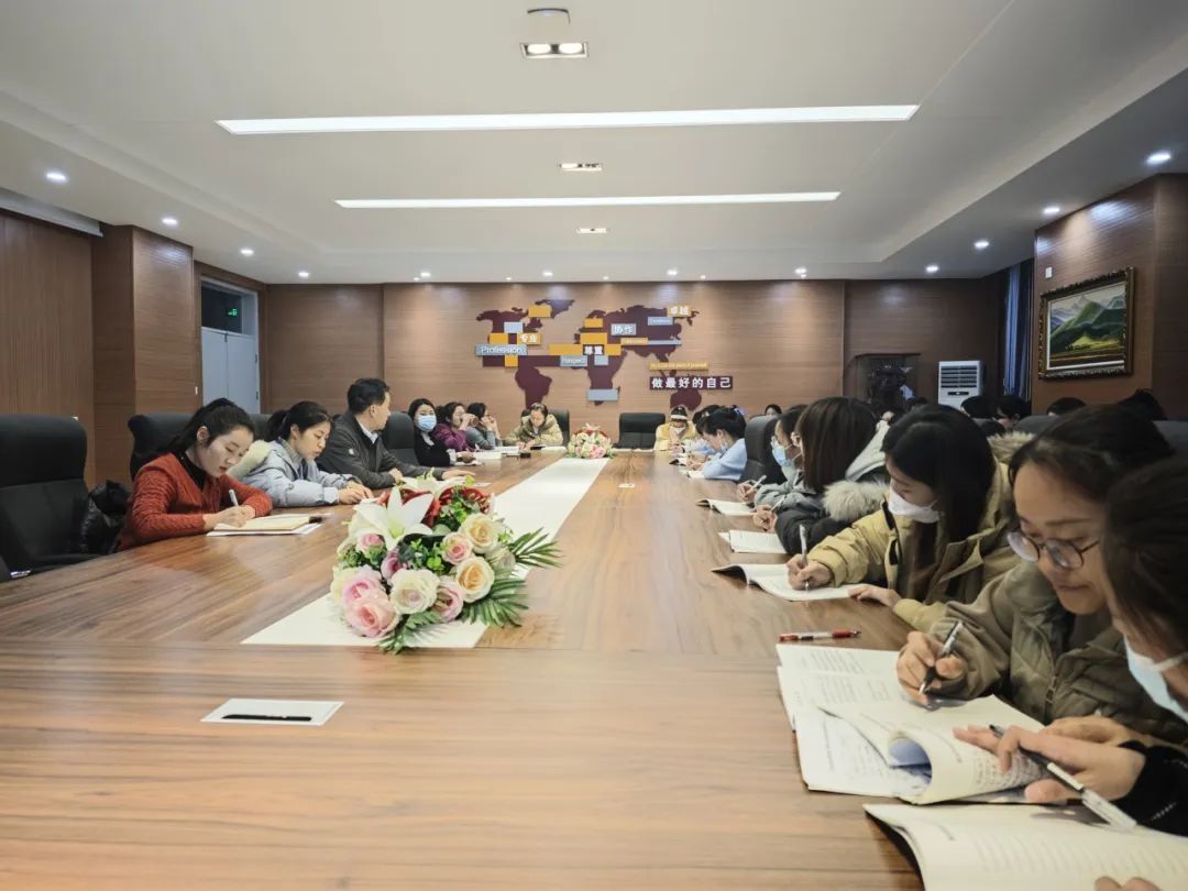 提灯引路，温暖前行——济南历城区祥泰实验学校开展小学部班主任培训会议