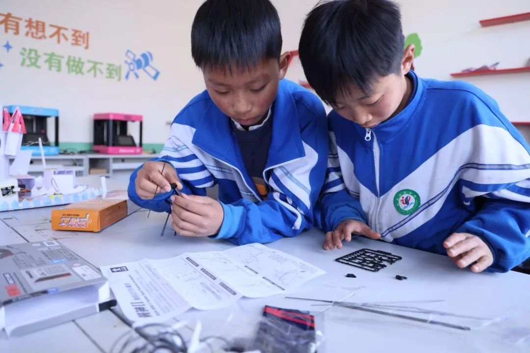 空调冰箱洗衣机传递温暖——海信冰箱·雨辰助学走进甘肃陇南礼县三中
