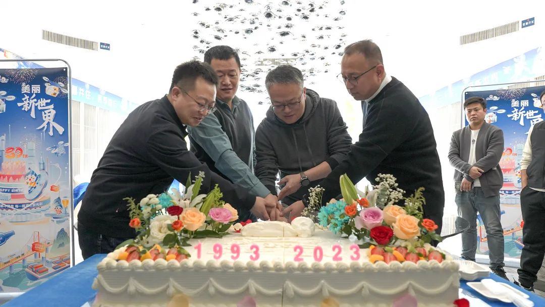 雪花日丨啤白携手向未来，景芝白酒多彩活动为华润啤酒30周年庆生
