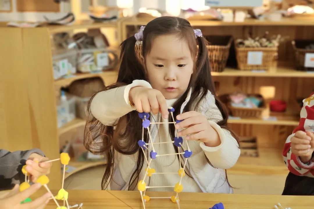 走读城市 微观历史 | 济南市慧思顿高瞻幼儿园探究式学习课程，带娃娃们品味11座城市的历史人文和烟火气