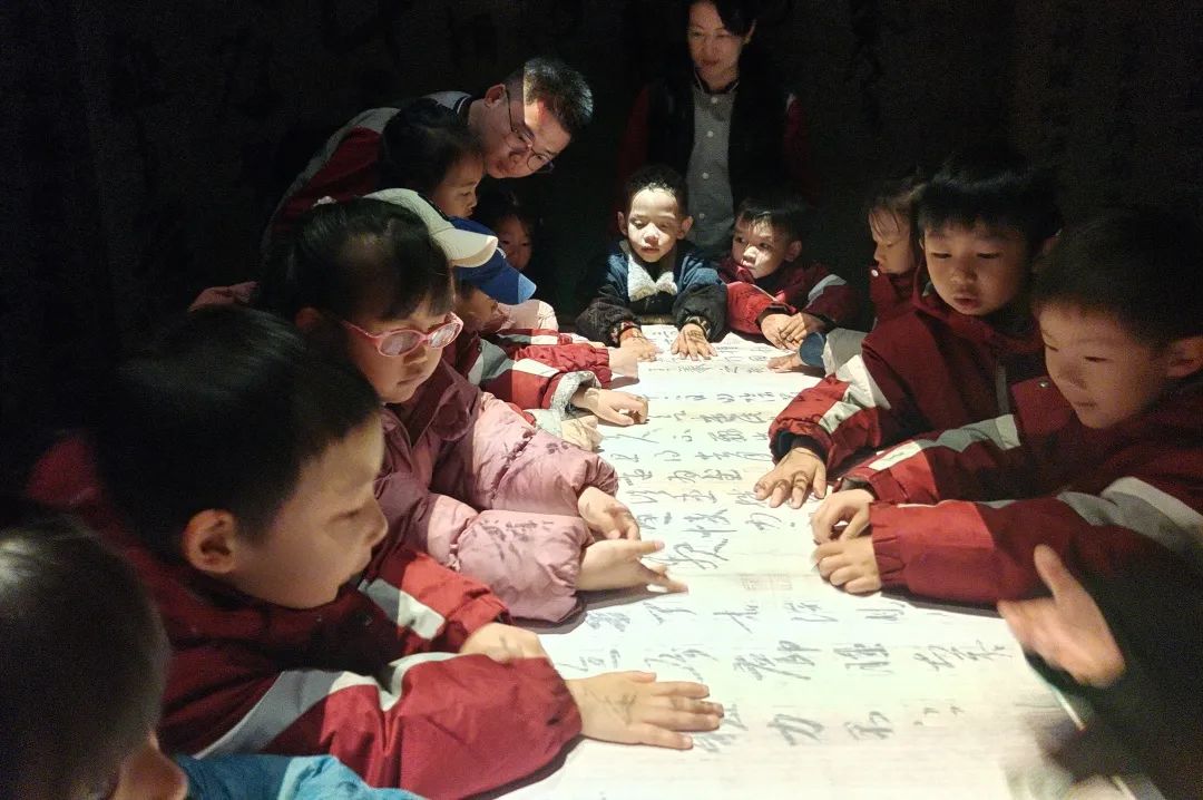 走读城市 微观历史 | 济南市慧思顿高瞻幼儿园探究式学习课程，带娃娃们品味11座城市的历史人文和烟火气