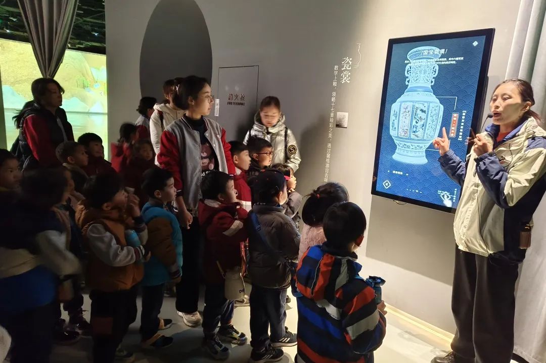 走读城市 微观历史 | 济南市慧思顿高瞻幼儿园探究式学习课程，带娃娃们品味11座城市的历史人文和烟火气