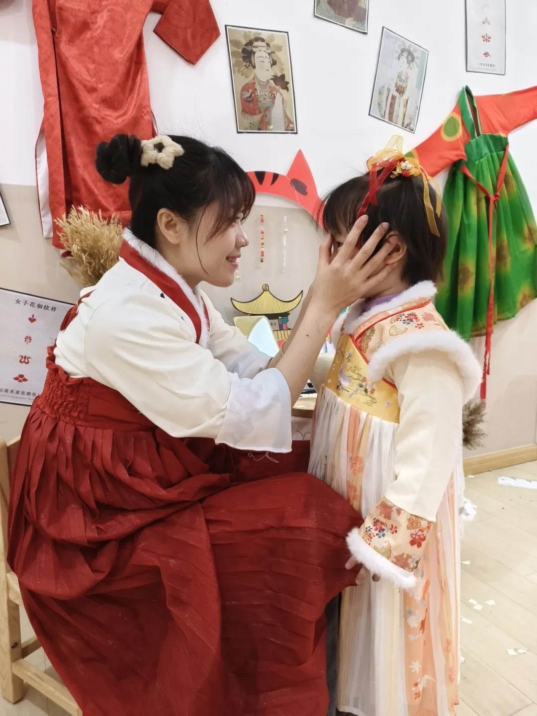 走读城市 微观历史 | 济南市慧思顿高瞻幼儿园探究式学习课程，带娃娃们品味11座城市的历史人文和烟火气
