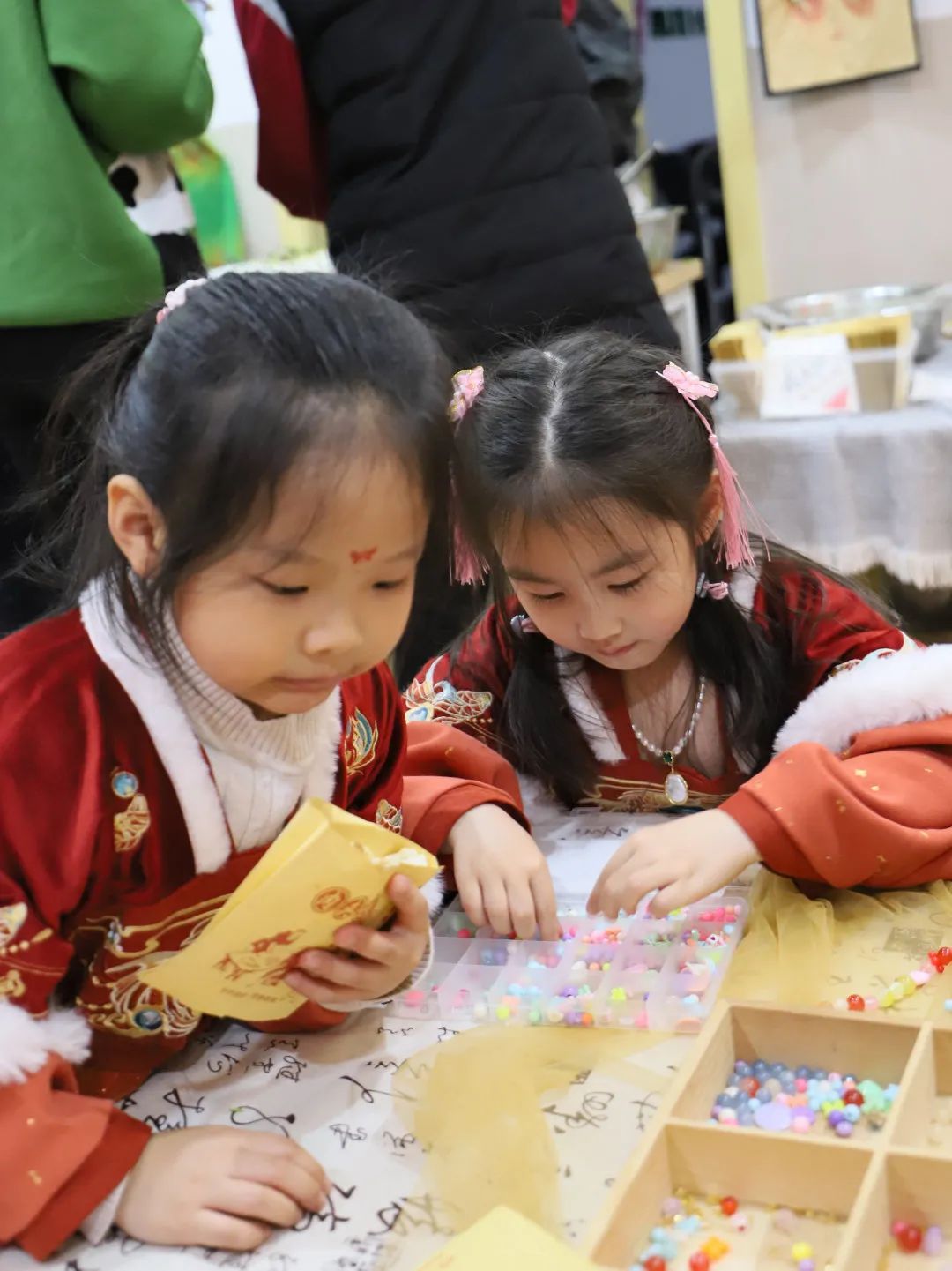 走读城市 微观历史 | 济南市慧思顿高瞻幼儿园探究式学习课程，带娃娃们品味11座城市的历史人文和烟火气