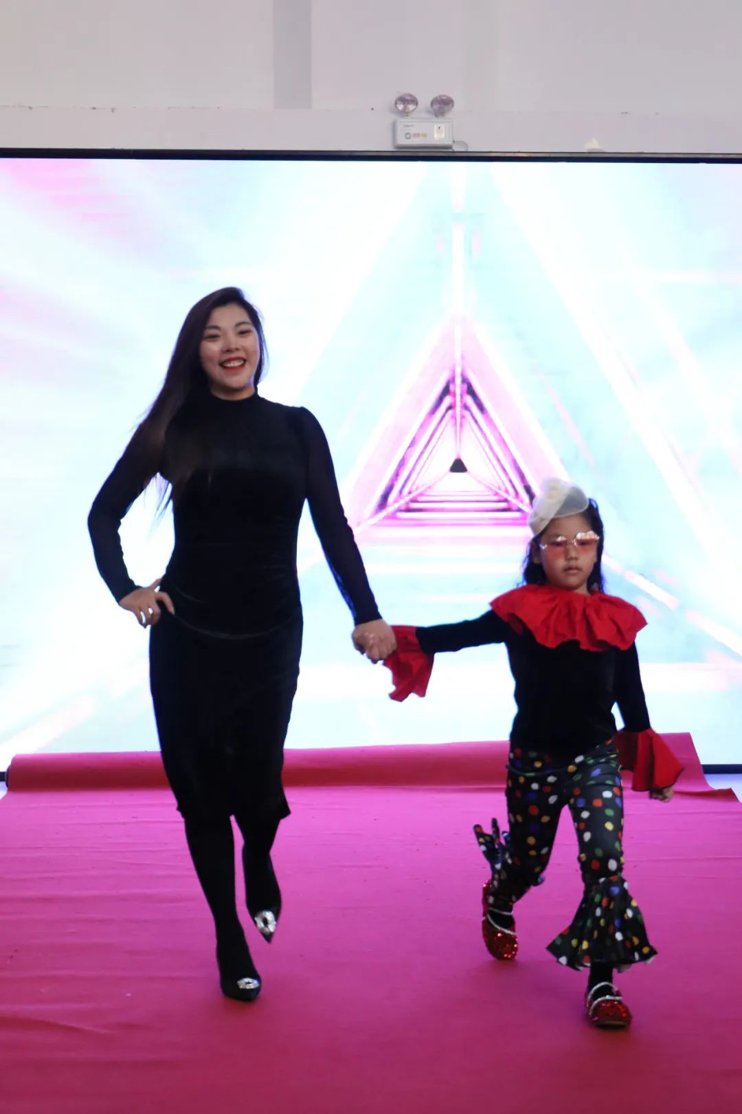 走读城市 微观历史 | 济南市慧思顿高瞻幼儿园探究式学习课程，带娃娃们品味11座城市的历史人文和烟火气