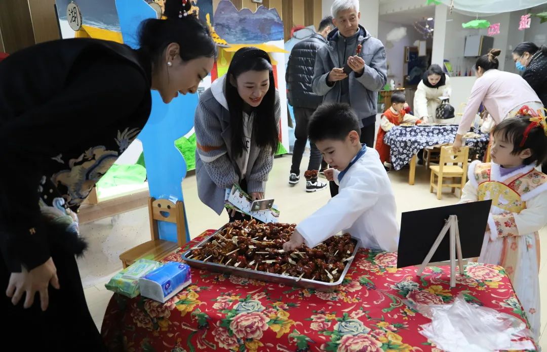 走读城市 微观历史 | 济南市慧思顿高瞻幼儿园探究式学习课程，带娃娃们品味11座城市的历史人文和烟火气