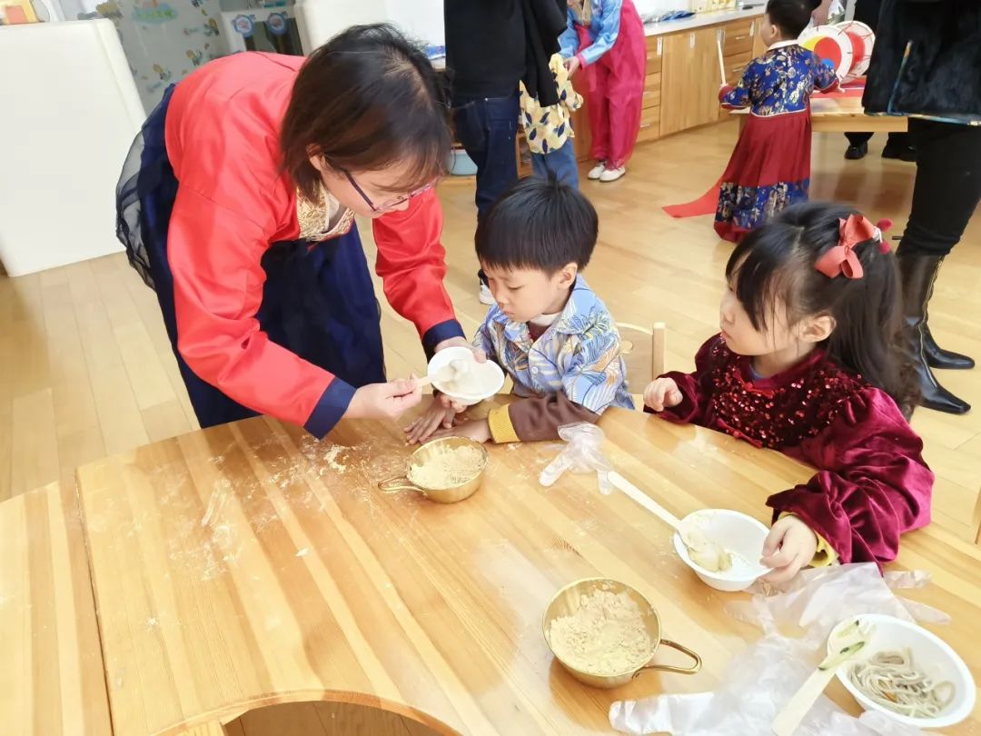 走读城市 微观历史 | 济南市慧思顿高瞻幼儿园探究式学习课程，带娃娃们品味11座城市的历史人文和烟火气