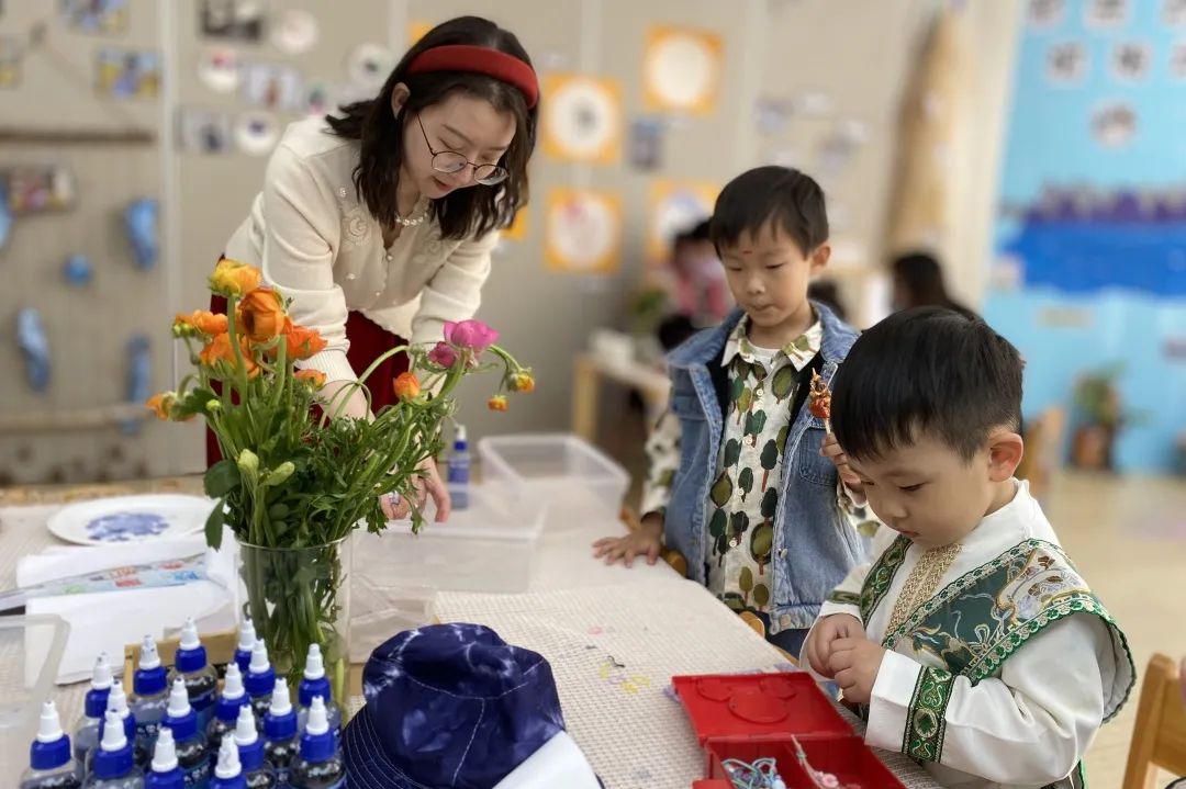 走读城市 微观历史 | 济南市慧思顿高瞻幼儿园探究式学习课程，带娃娃们品味11座城市的历史人文和烟火气