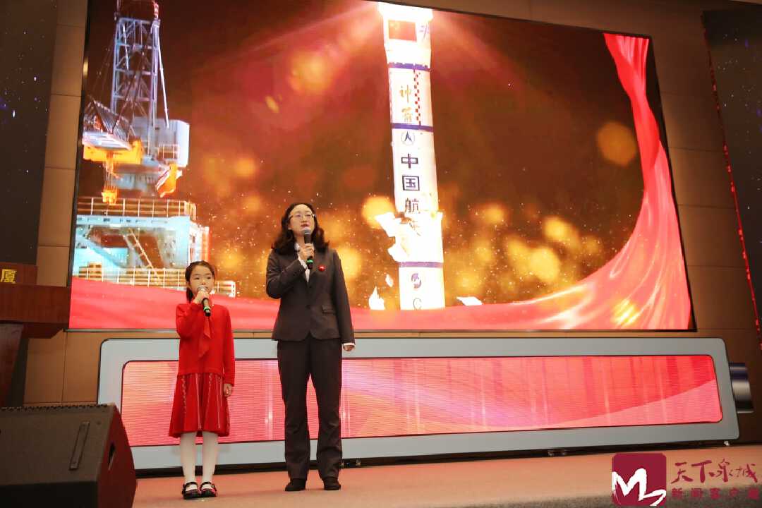 济南昨日召开纪念“三八”国际妇女节115周年暨“项目提升年 泉城有木兰”动员大会